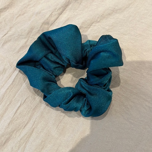 ONE INE SWIM scrunchie - Picture 1 of 1
